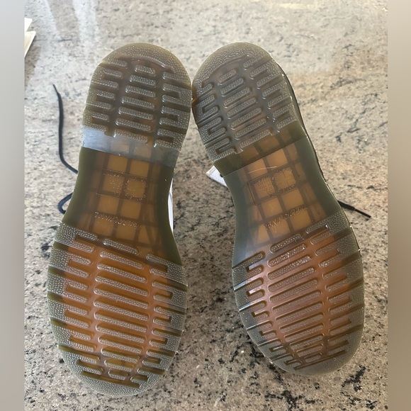 SIZE 9 DR MARTEN WHITE BOOTS - Picture 5 of 8